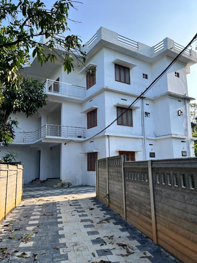 Wayanad Biriyomz Residency, Kalpatta, Cost And Deluxe * Kalpetta